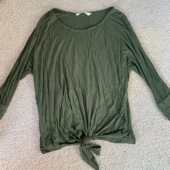 green top - Picture 2 of 5